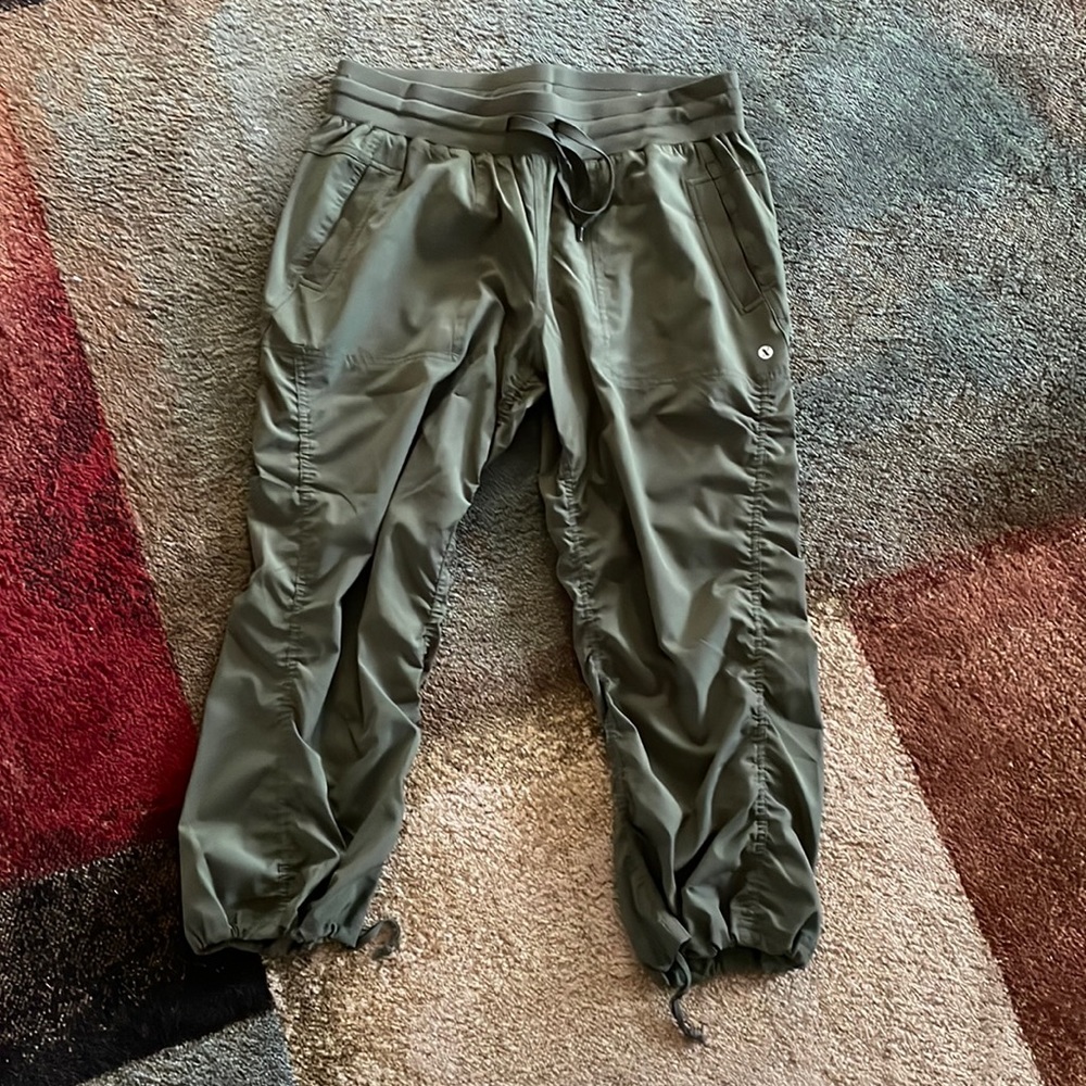 Xersion Relaxed Fit Lightweight Capris